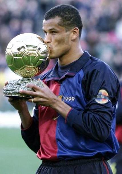 Il successo personale più importante della carriera di Rivaldo, il Pallone d&#39;Oro conquistato nel 1999. Epa
